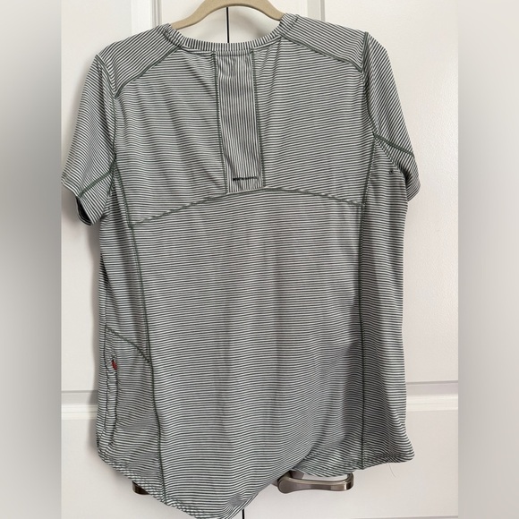 Duluth Trading Co. Women’s Performance Stripe Short Sleeve Top Size L - Picture 2 of 5